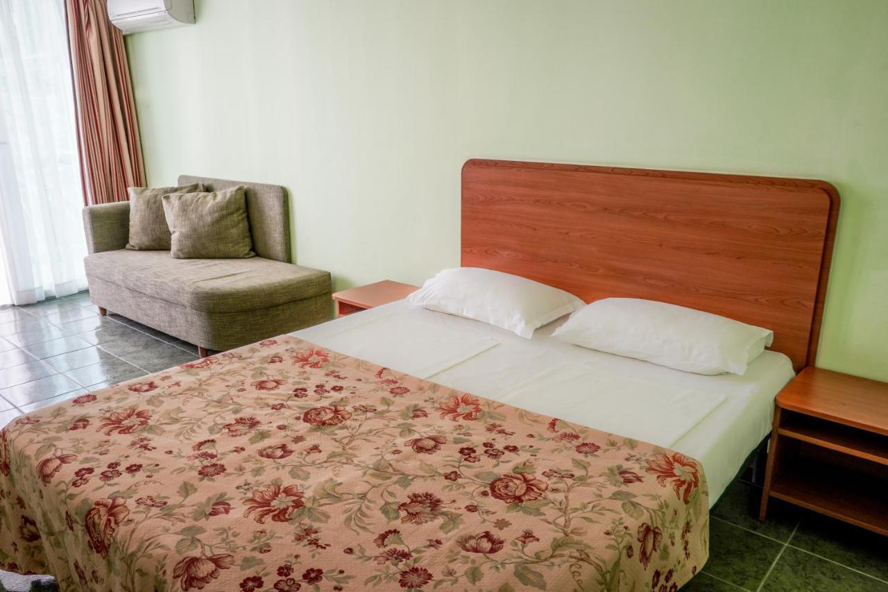 אלבנה Hotel Malibu מראה חיצוני תמונה