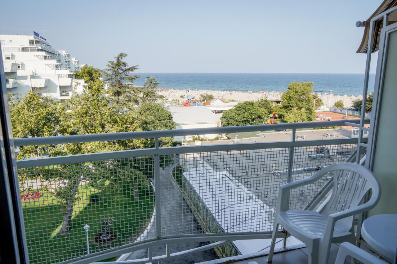 אלבנה Hotel Malibu מראה חיצוני תמונה