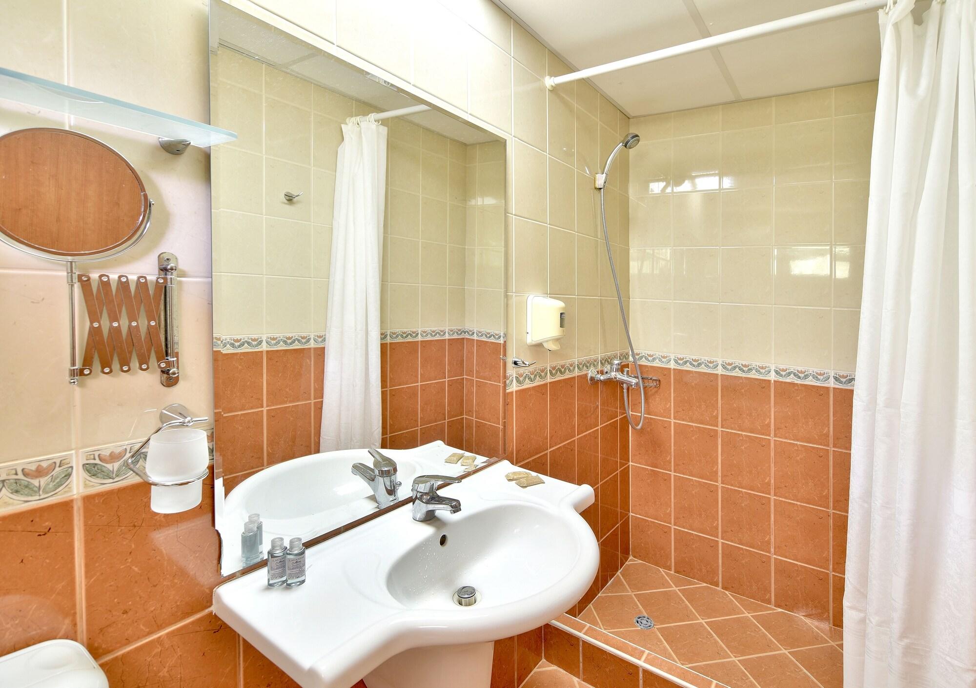 אלבנה Hotel Malibu מראה חיצוני תמונה