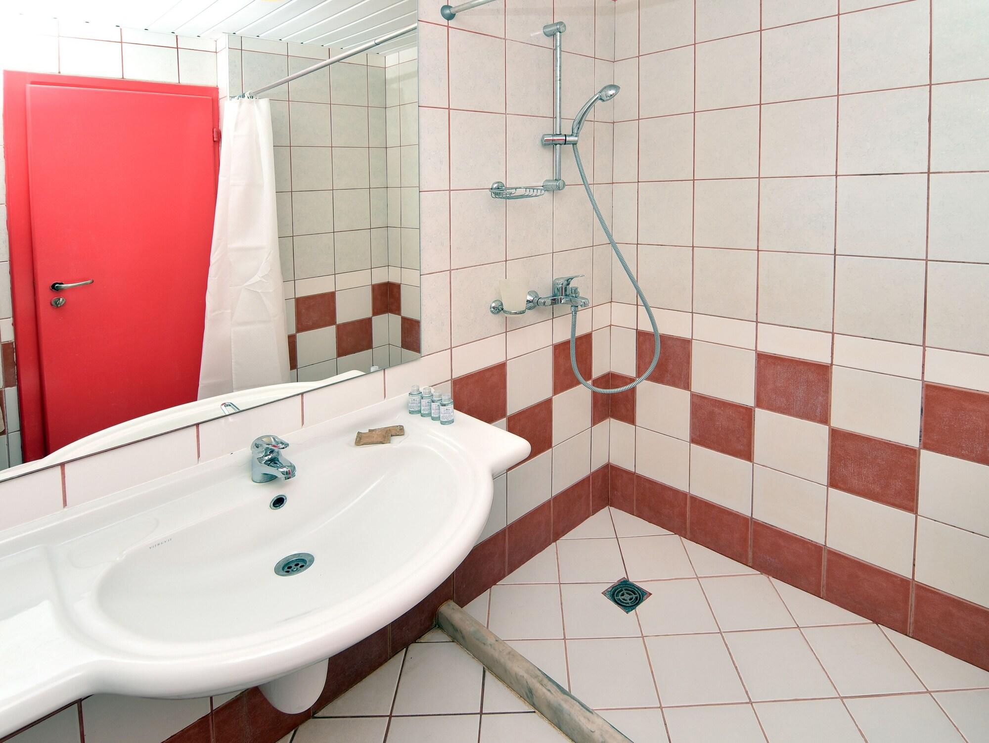 אלבנה Hotel Malibu מראה חיצוני תמונה