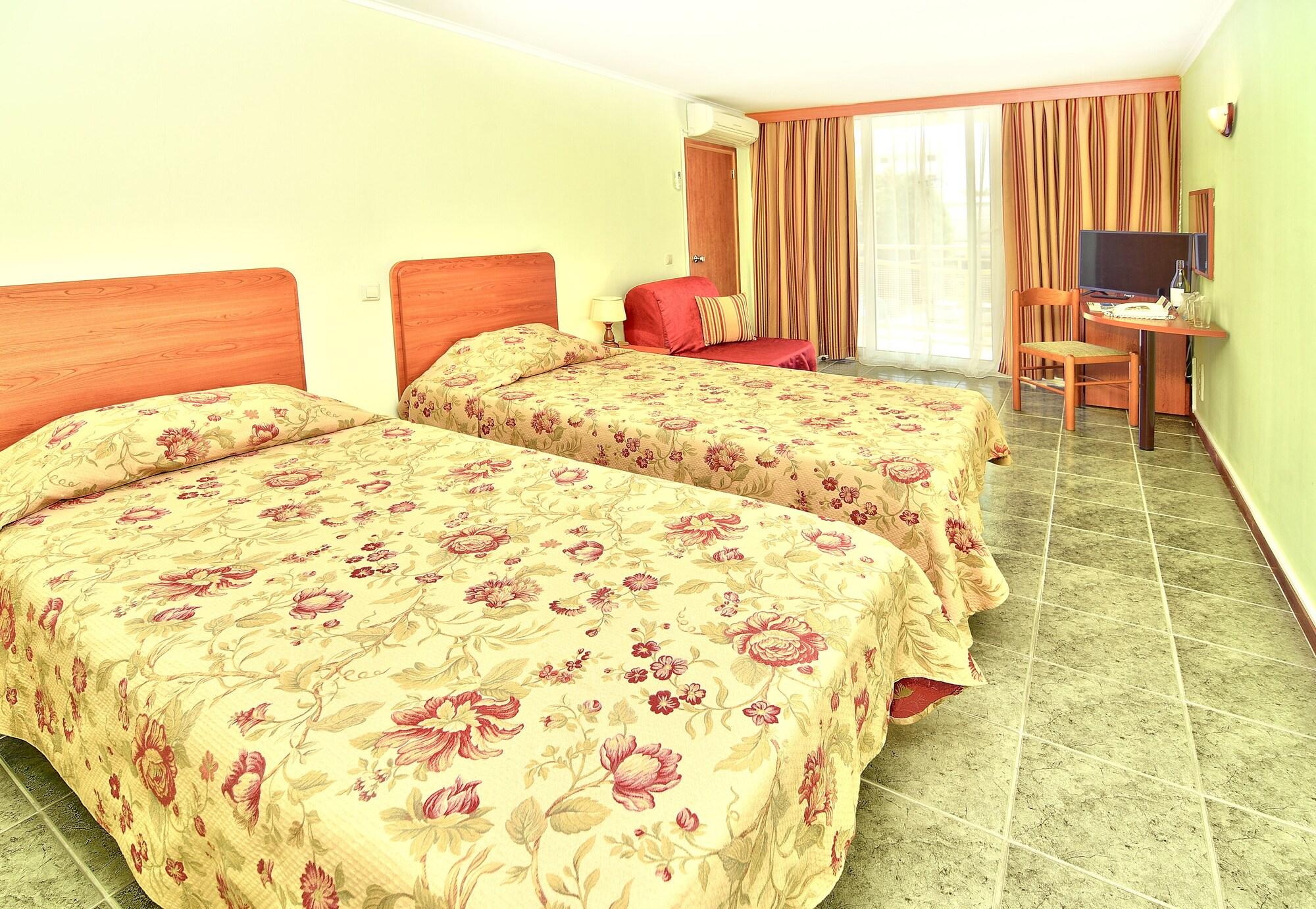 אלבנה Hotel Malibu מראה חיצוני תמונה