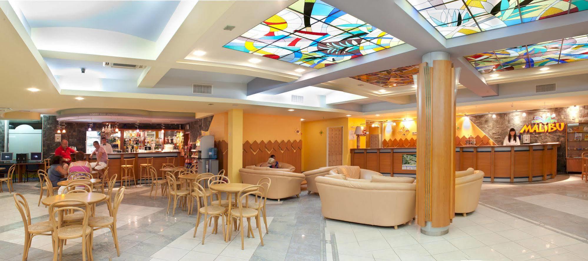 אלבנה Hotel Malibu מראה חיצוני תמונה