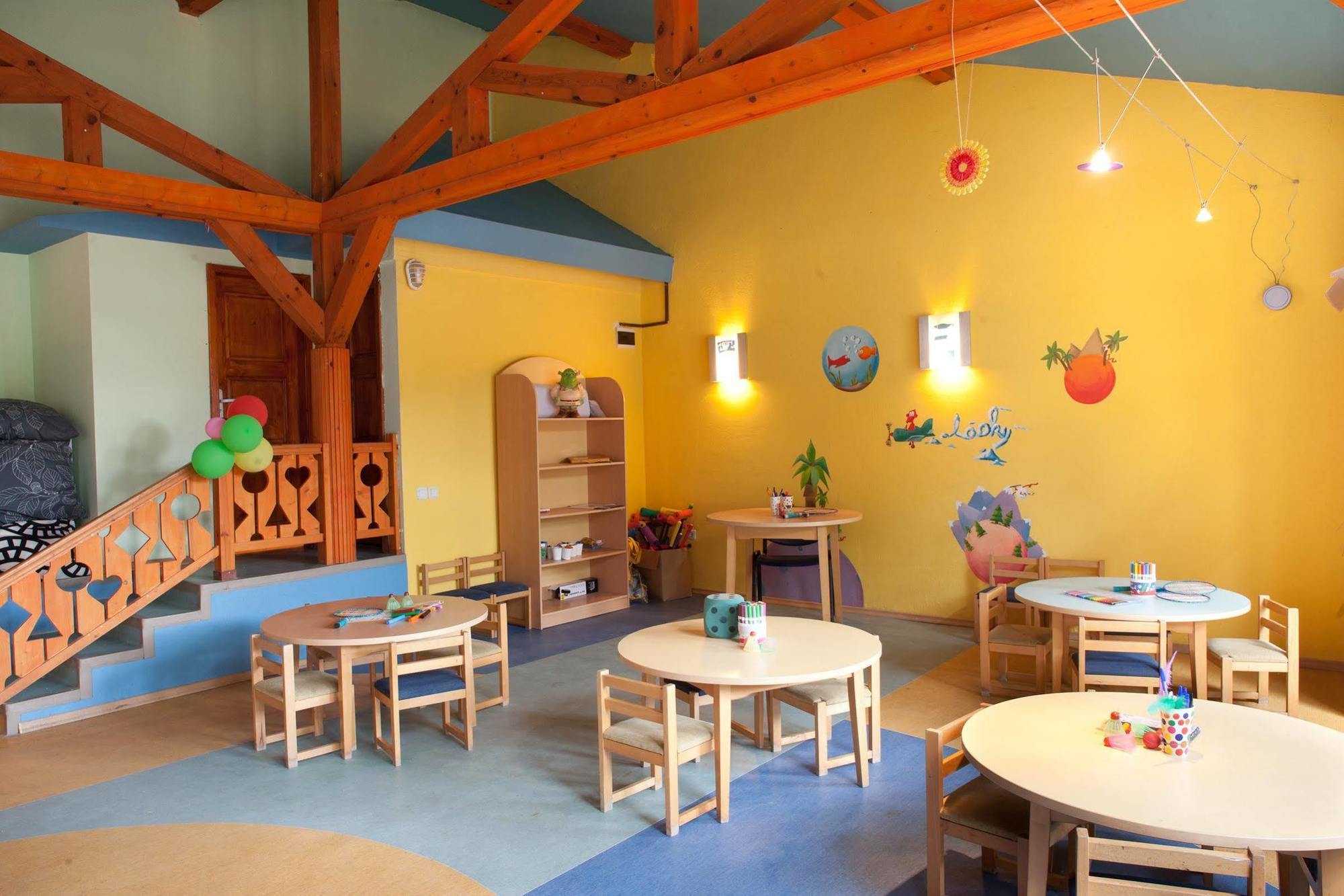 אלבנה Hotel Malibu מראה חיצוני תמונה