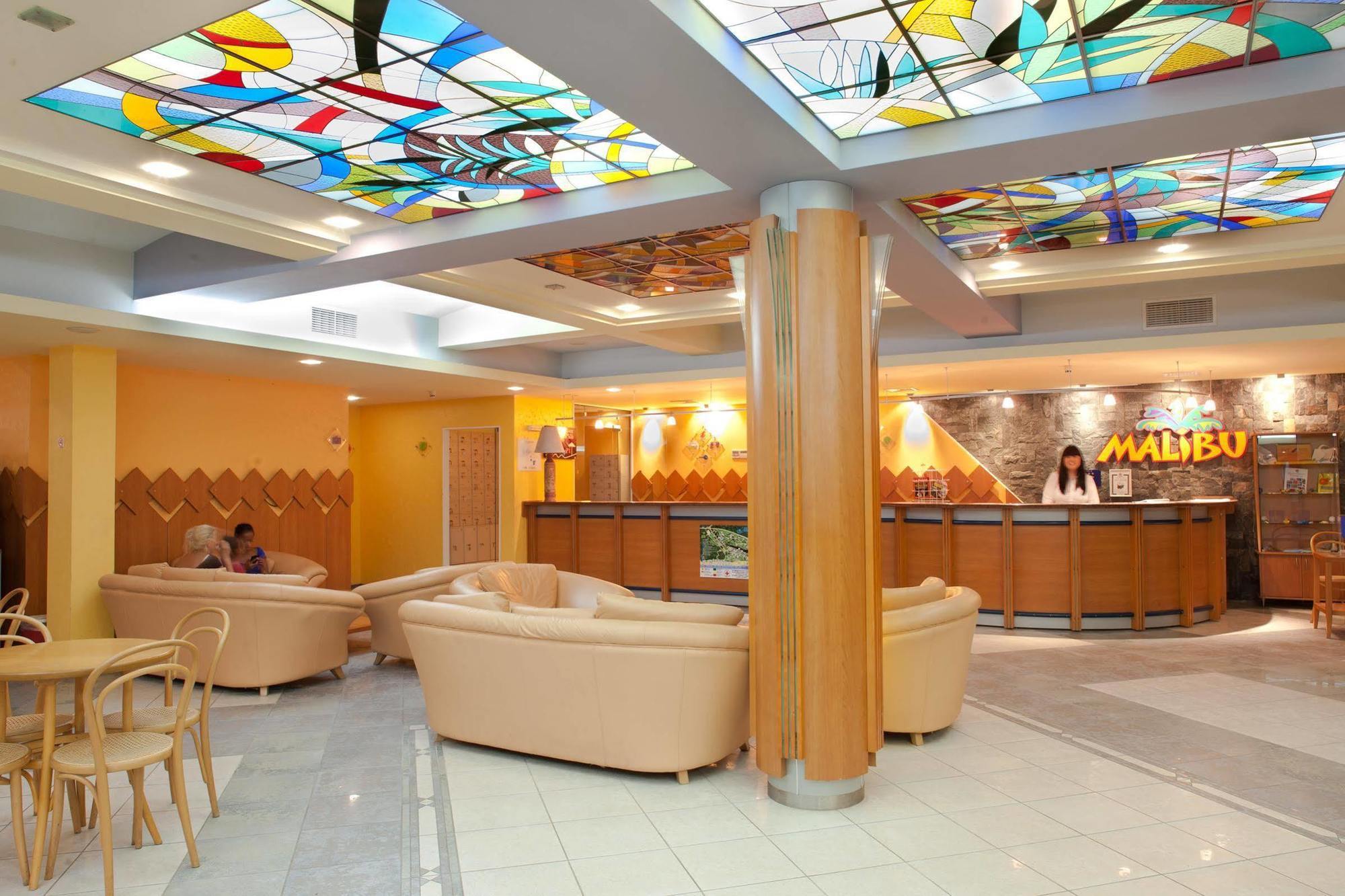 אלבנה Hotel Malibu מראה חיצוני תמונה